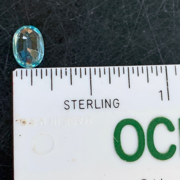 1.98 Carat Oval Blue Zircon - Precision Faceting - PLEASE SEE VIDEO - Picture 8 of 17